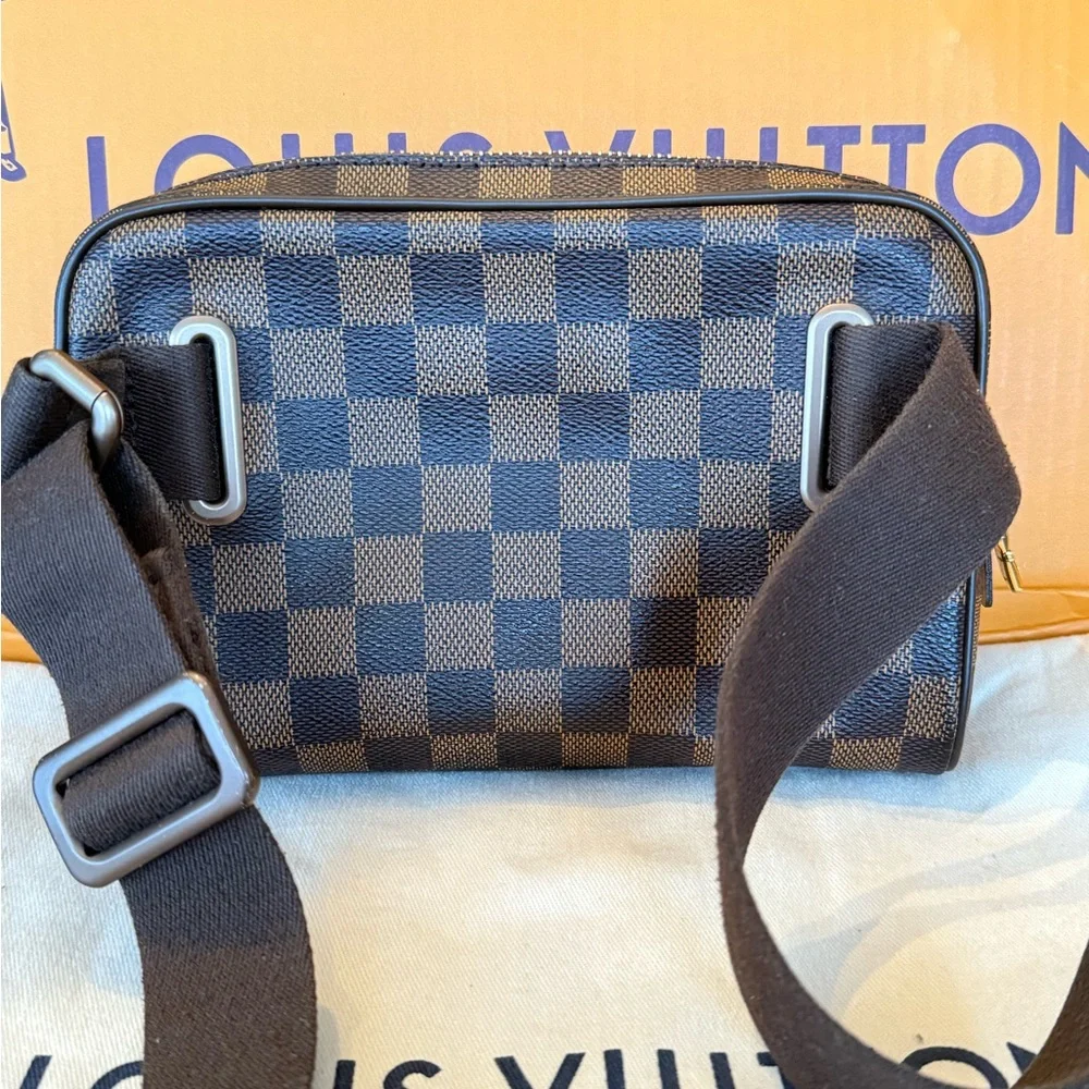 Louis Vuitton - Picture 4 of 9